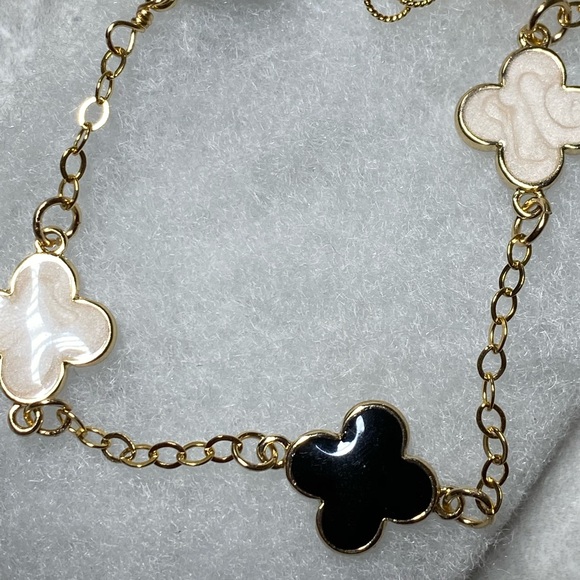 Real 14k gold filled leaf clover bracelet - Picture 2 of 5